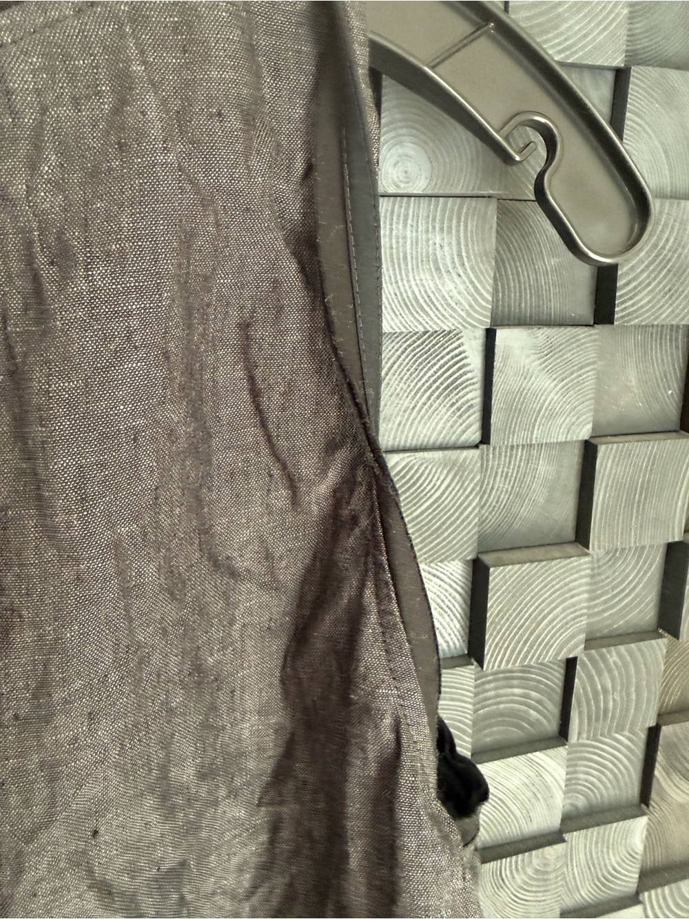 Momoni Sleeveless Black Linen Twist Shoulder Top - Picture 9 of 14